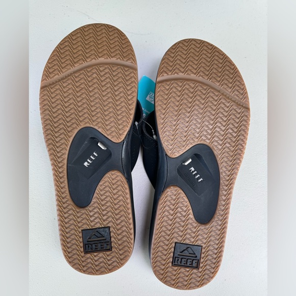 NWT Men’s Reef Fanning Flip Flop with bottle opener - Picture 2 of 8